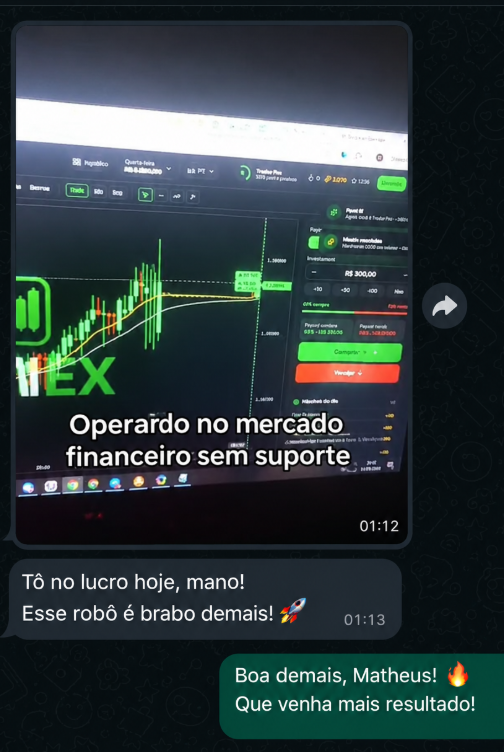 Mensagem de cliente com foto das operações no gráfico e a frase: Tô no lucro hoje, mano! Esse robô é brabo demais!